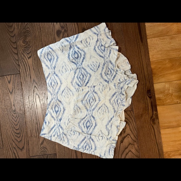 White ruffle shorts - Picture 2 of 2